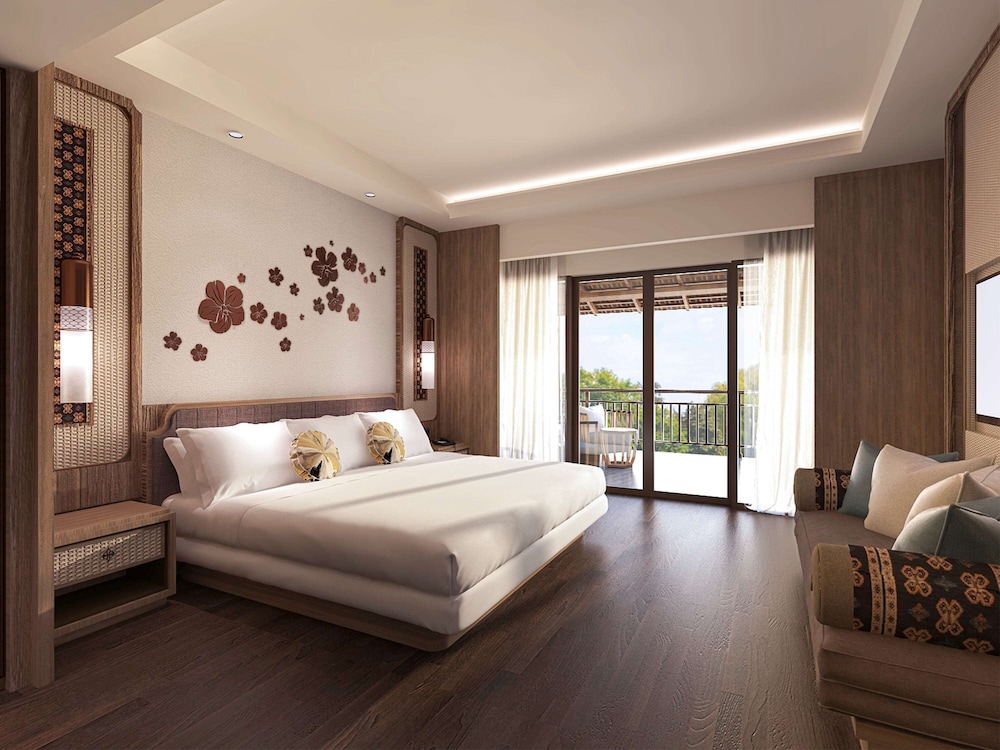 Deluxe Room, 1 King Bed, Balcony - Photo 5