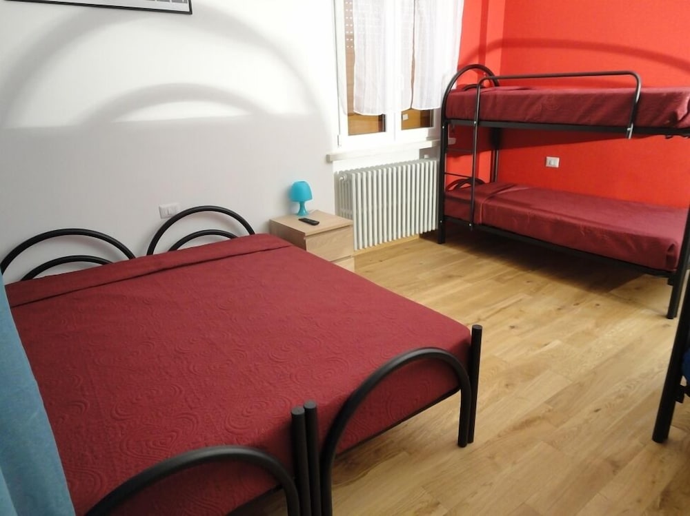 Standard Room, 1 Bedroom, Private Bathroom (6 Pax) photo 1
