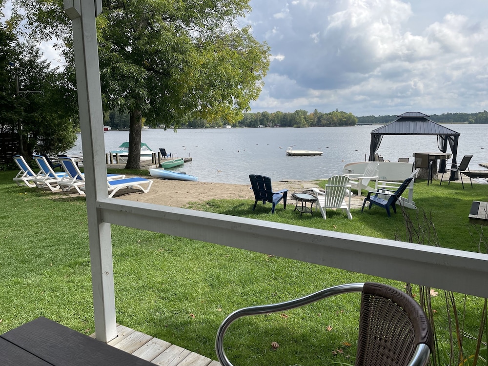 Deluxe Cottage, 2 Bedrooms, Kitchen, Lake View photo 3