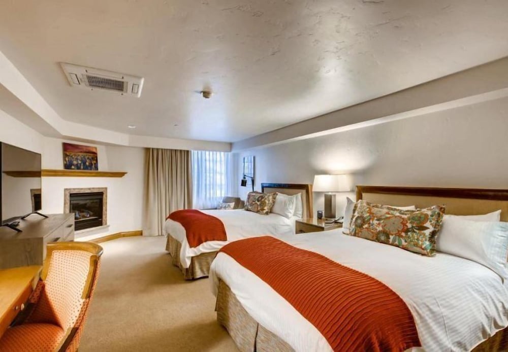 Studio (Vail Village Hotel Room with 2 Queens)
