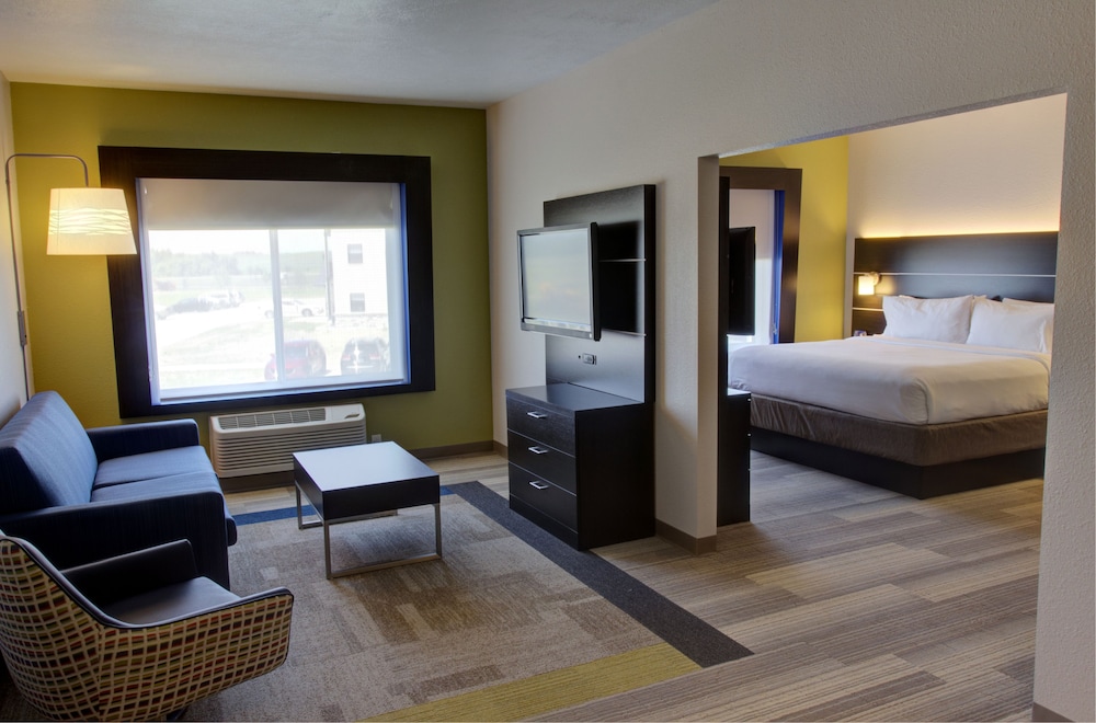 Suite, 1 Bedroom (1 King, Living Area) - Photo 1
