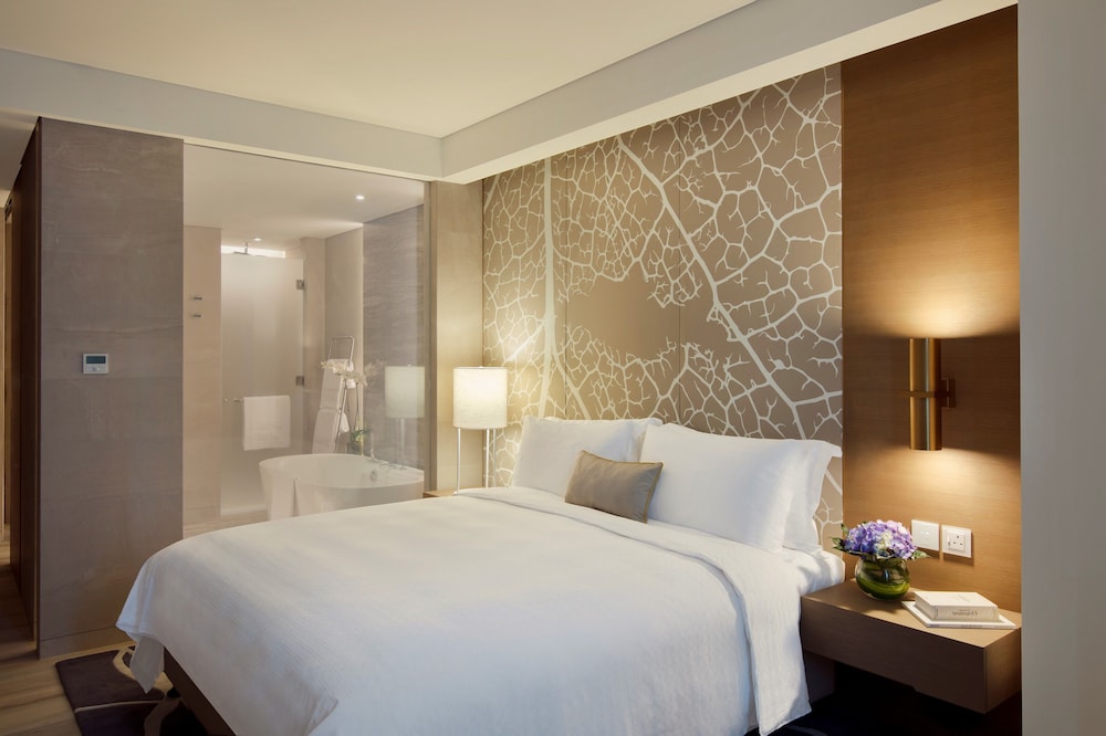 City Room, 1 King Bed, City View - Photo 2