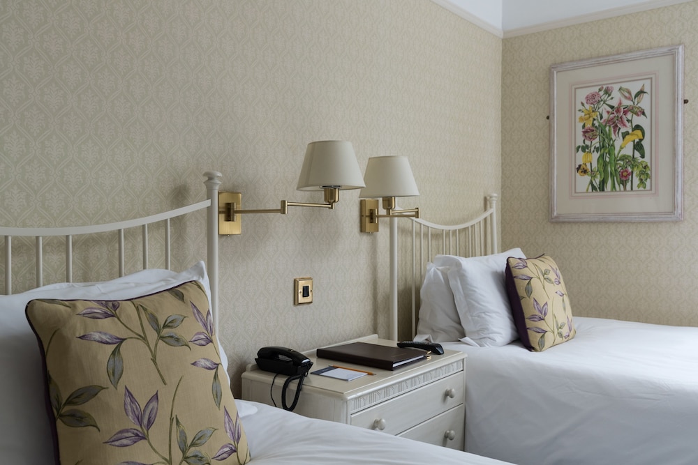 Standard Room, 2 Twin Beds, Ensuite - Photo 2