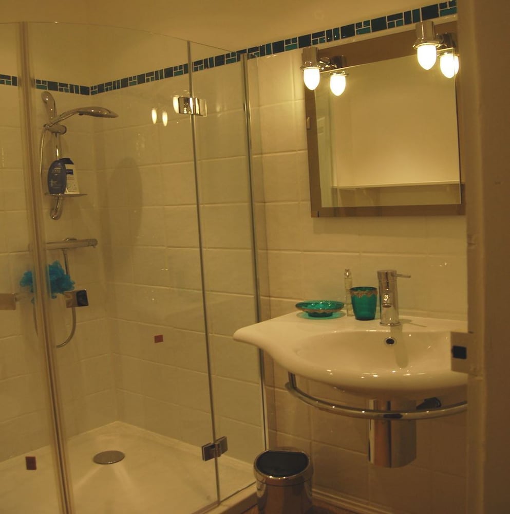 Suite, 2 Bedrooms (Elise) photo 3