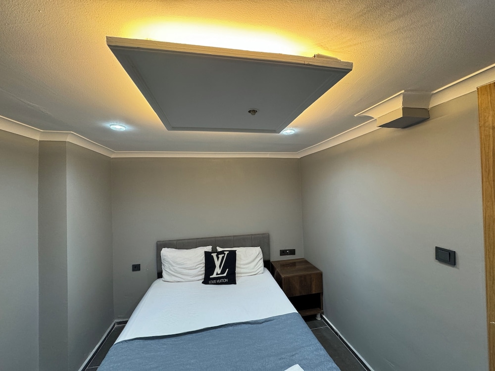 Deluxe Suite photo 1
