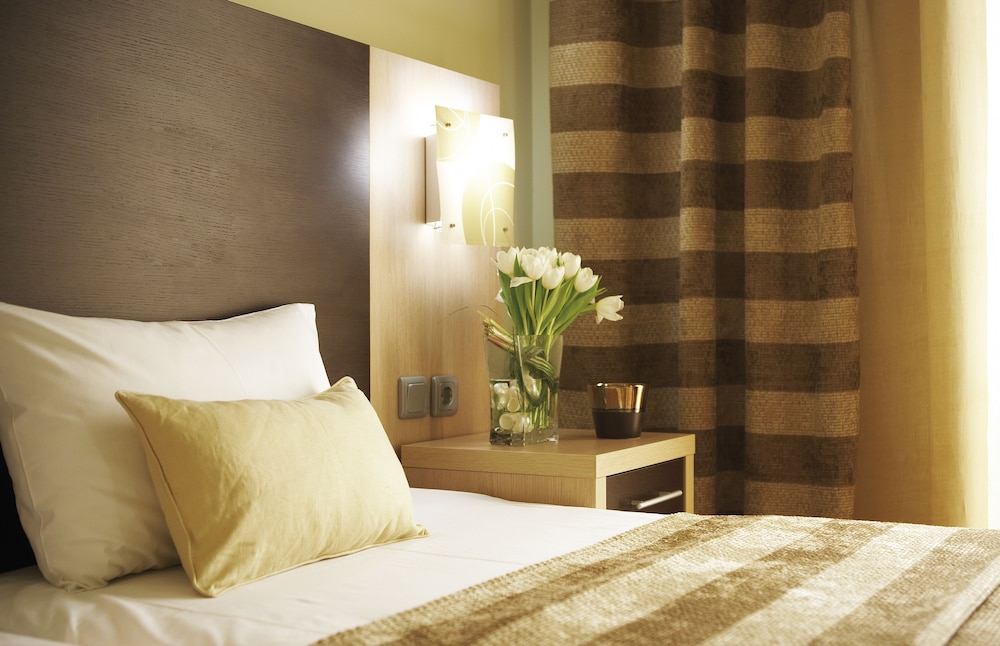 Economy Double Room, 1 Double Bed, Non Smoking - Photo 1