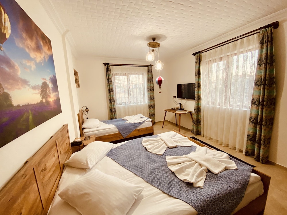 Economic Family Room - Photo 4
