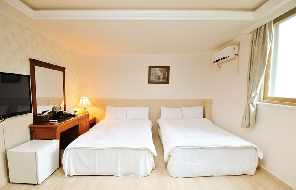Family Twin Room photo 2