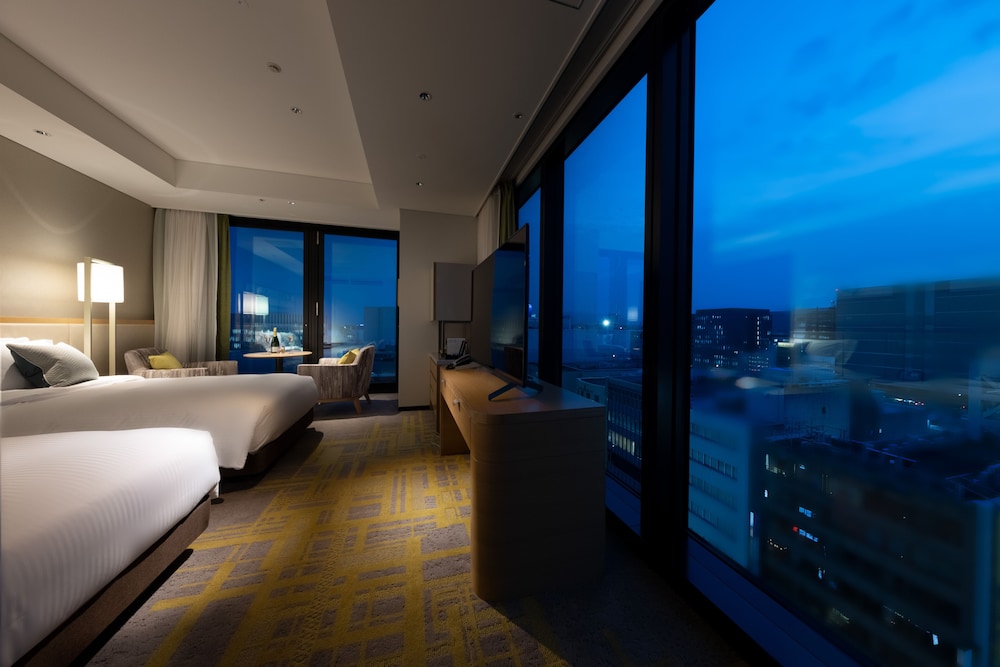 Luxury Twin Room, Non Smoking, Extra bed for 3 Adults (Free Access to the roof top pool) photo 1