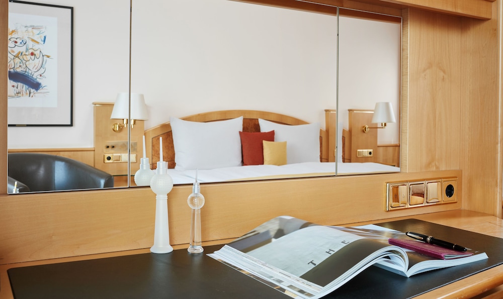 Superior Double Room (Separate Living Room) photo 2