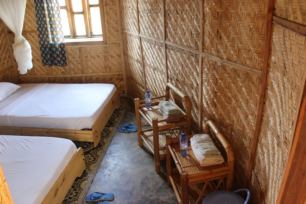 Family Room, Multiple Beds, Accessible, Shared Bathroom photo 2