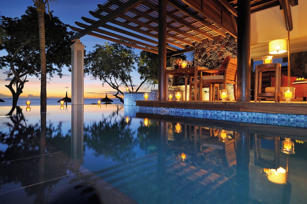 Luxury Beachfront Pool suite photo 2