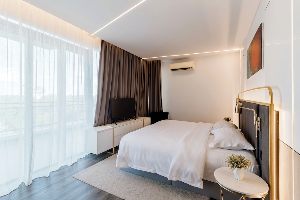 Deluxe Room - Photo 19