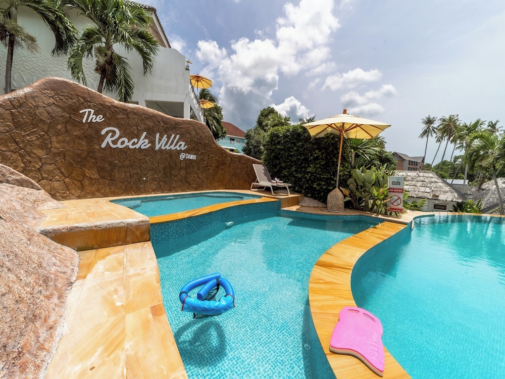 Deluxe Room with Direct Pool Access photo 2