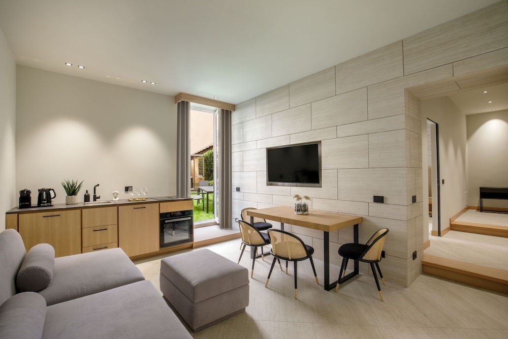 Luxury Apartment, Balcony (Via Di Ripetta 229) thumbnail 6