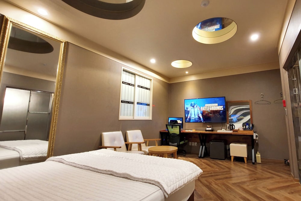 Deluxe Double Room - Photo 11