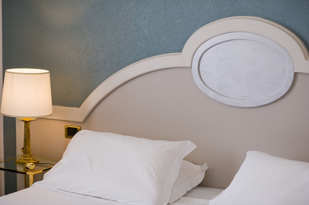 Deluxe Double Room Single Use photo 3