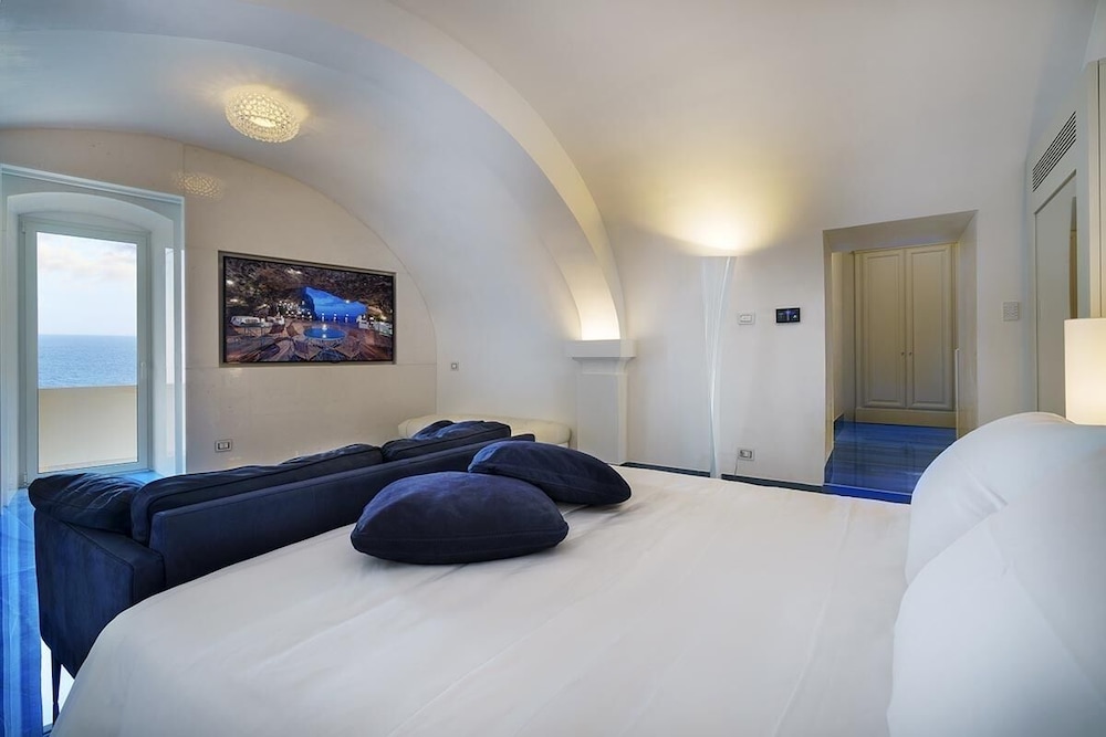 Luxury Studio Suite photo 2