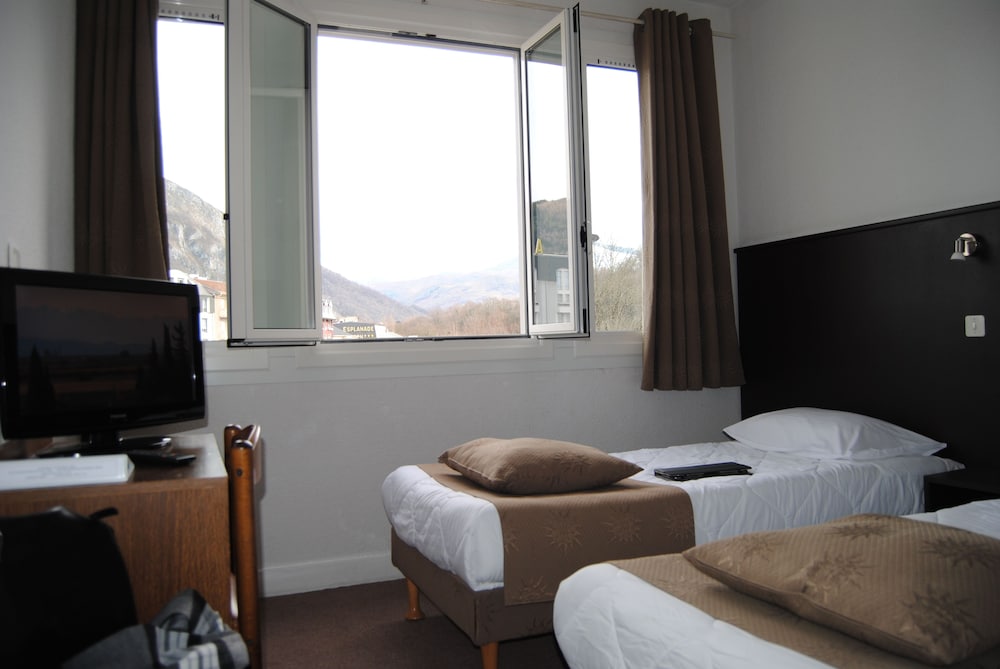 Basic Twin Room, 2 Twin Beds - Photo 2