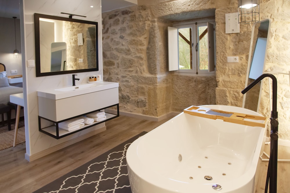Design Room, Non Smoking, Jetted Tub photo 2