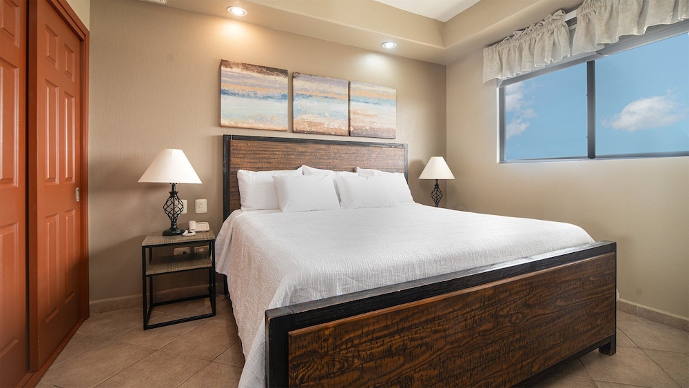 Condo, 1 King Bed with Sofa bed, Balcony, Ocean View (Las Palomas Resort Rubi 1004)