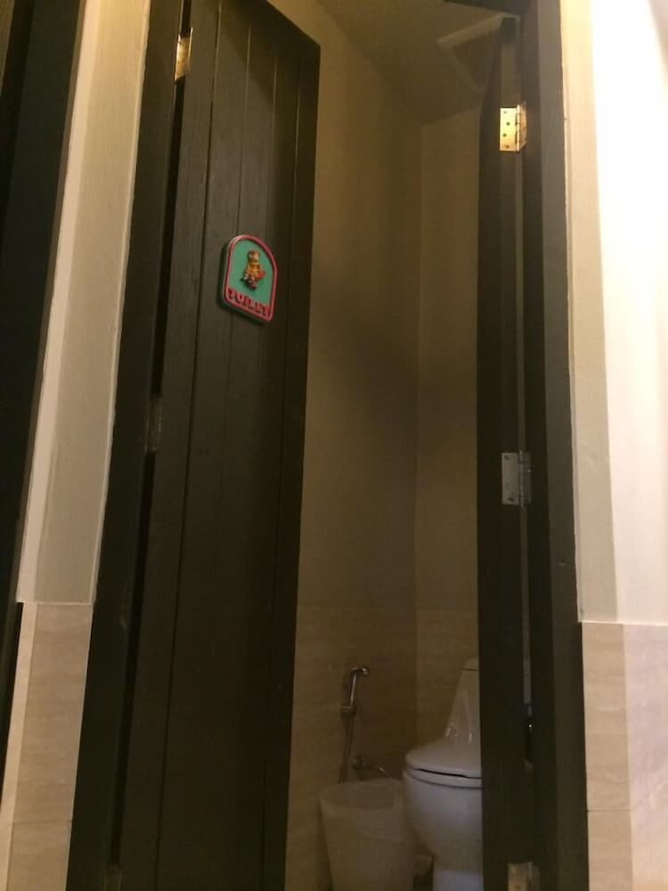 Shared Dormitory, Men Only (Ta Suk Dorm) photo 3