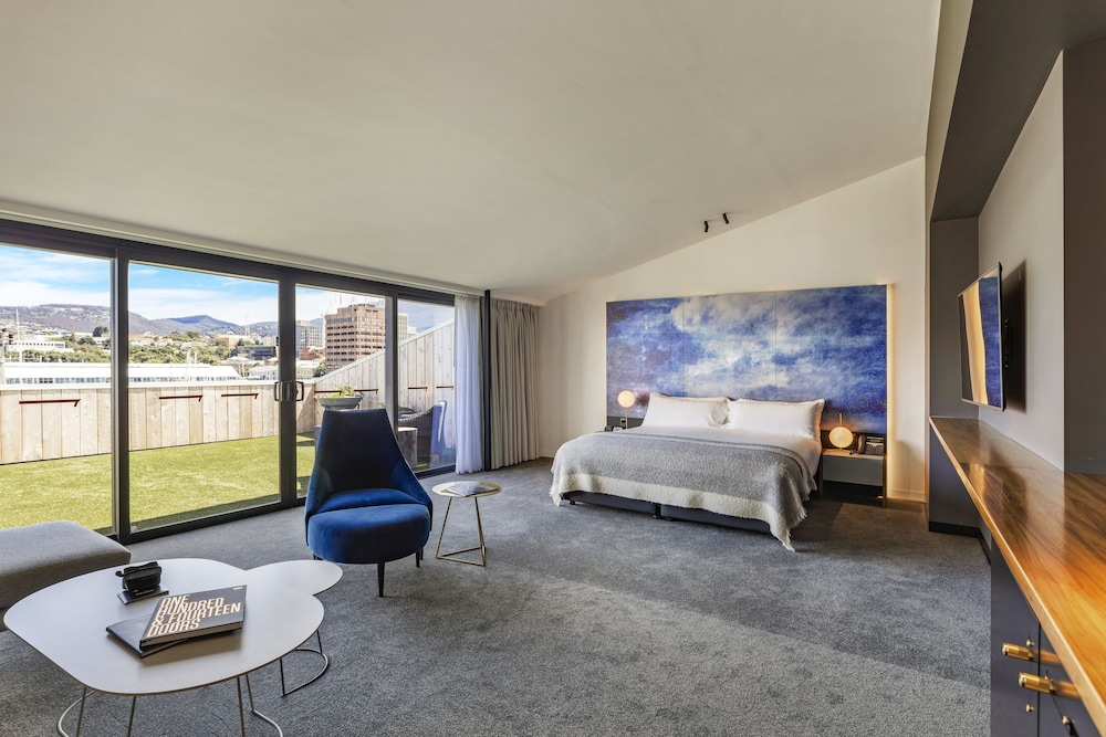 Premium Waterfront Suite