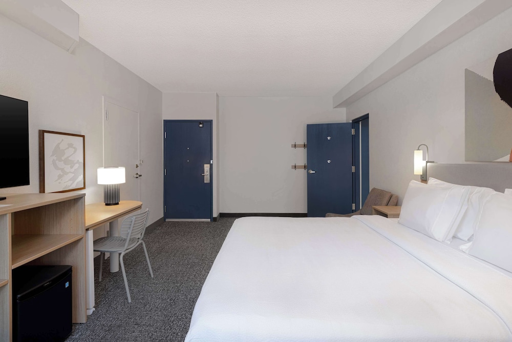 Room, 1 King Bed, Accessible Bathtub (Mobility Accessible) - Photo 2