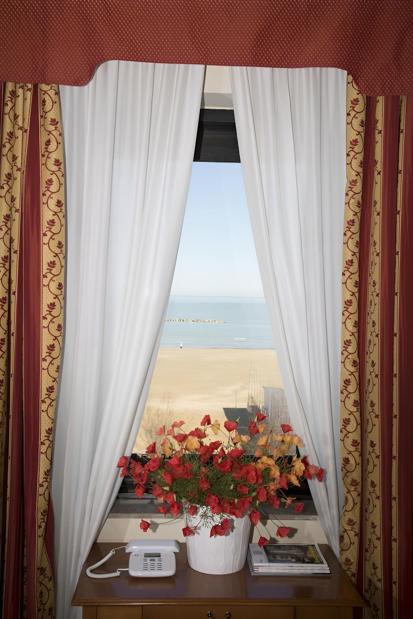 Single Room, Sea View