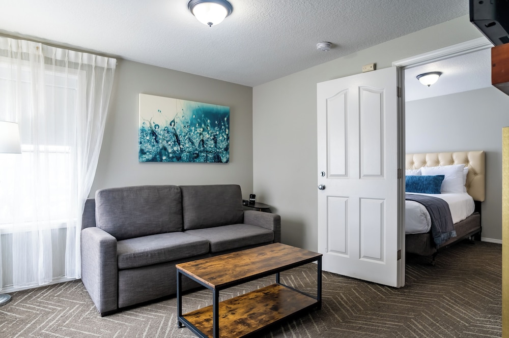 One Bedroom Suite with Spa Non-View photo 1