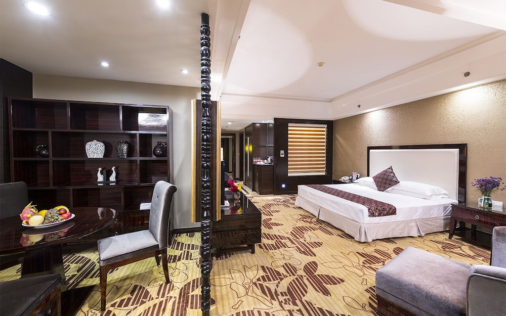Deluxe Suite photo 3