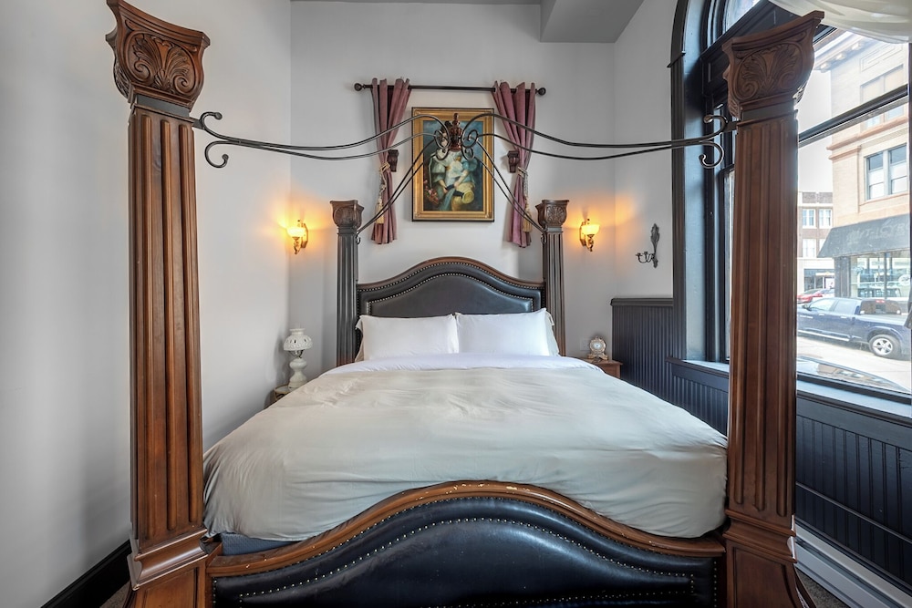 Knudsen Suite