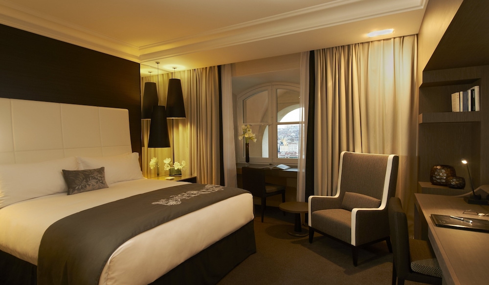 Classic Room, 1 King Bed (La Bonne Mere View) - Photo 3
