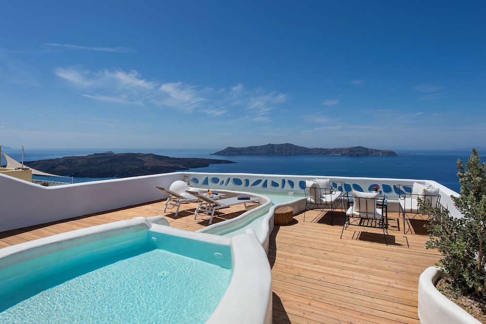 Royal Suite with Outdoor Hot Tub - Photo 1