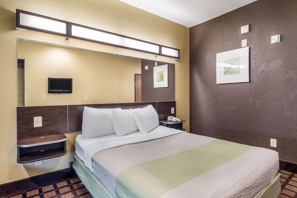 Standard Suite, 1 Queen Bed, Accessible, Non Smoking - Photo 2