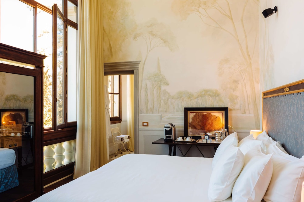 Deluxe Room (Dome View)