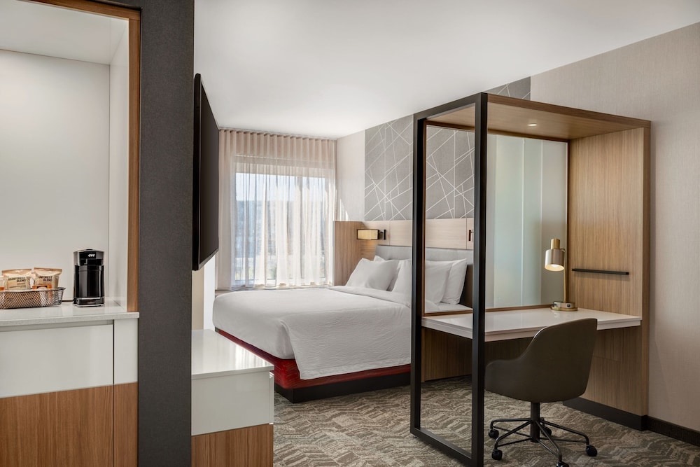 Suite, 1 King Bed (Mobility Accessible, Tub)
