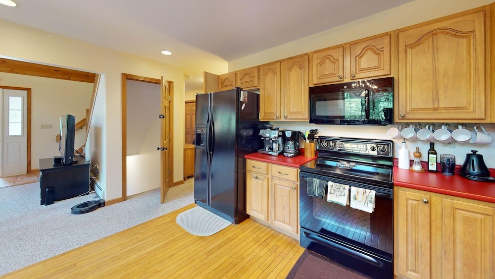 House, Multiple Beds (Beechwood Home) photo 1