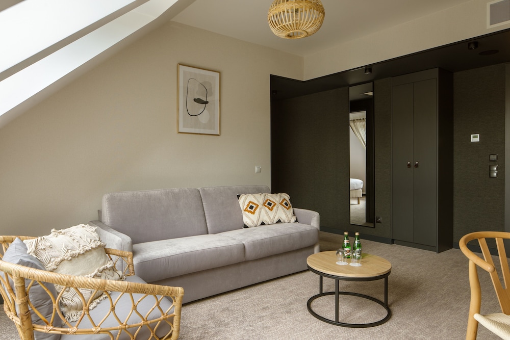 One-Bedroom Apartment - Photo 14