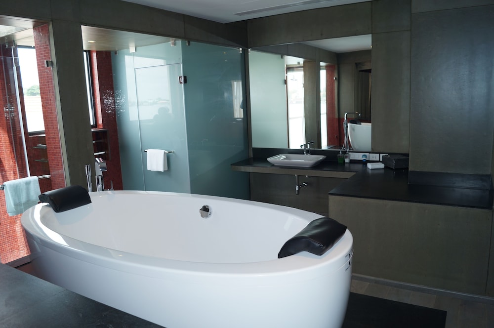 Harbour Suite photo 2