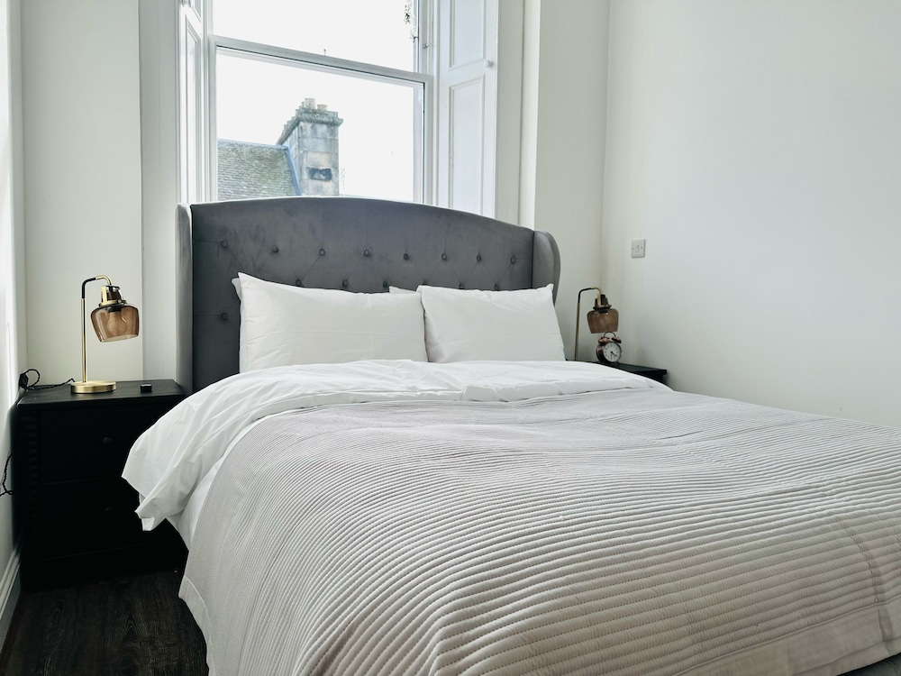 Signature Apartment, 1 Queen Bed, Non Smoking, Private Bathroom