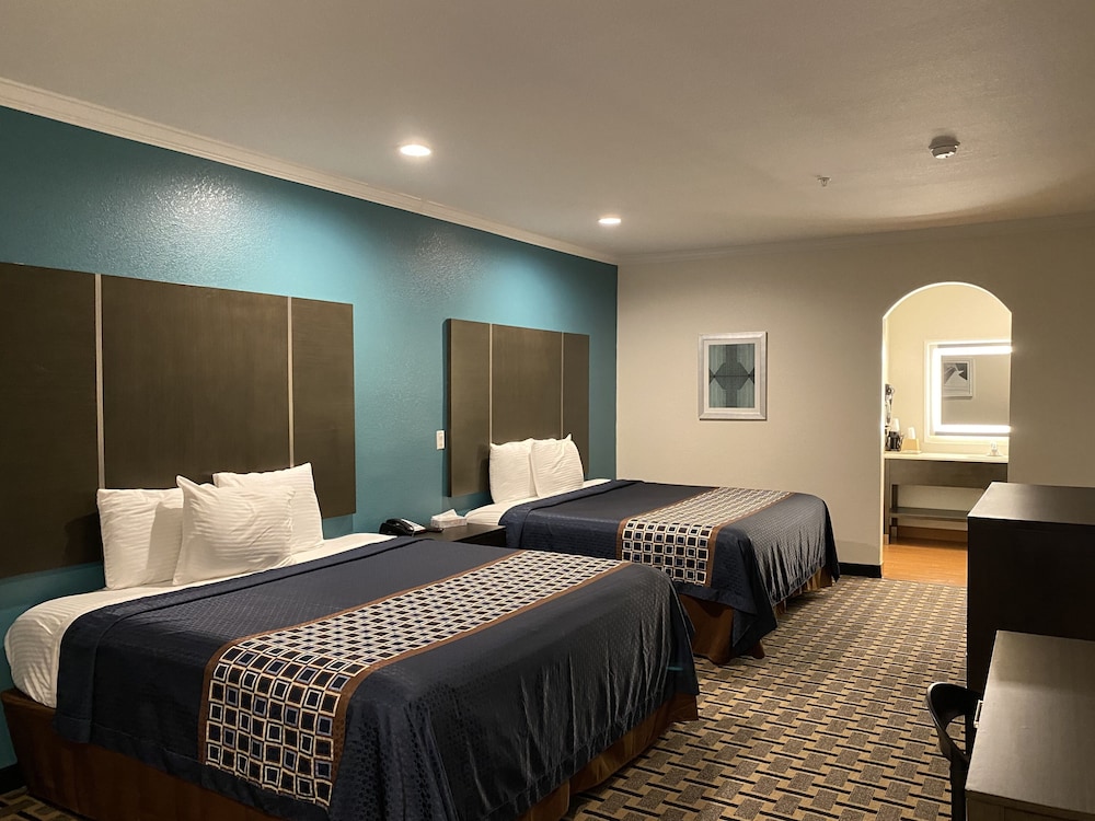 Classic Room, Multiple Beds, Non Smoking (208)