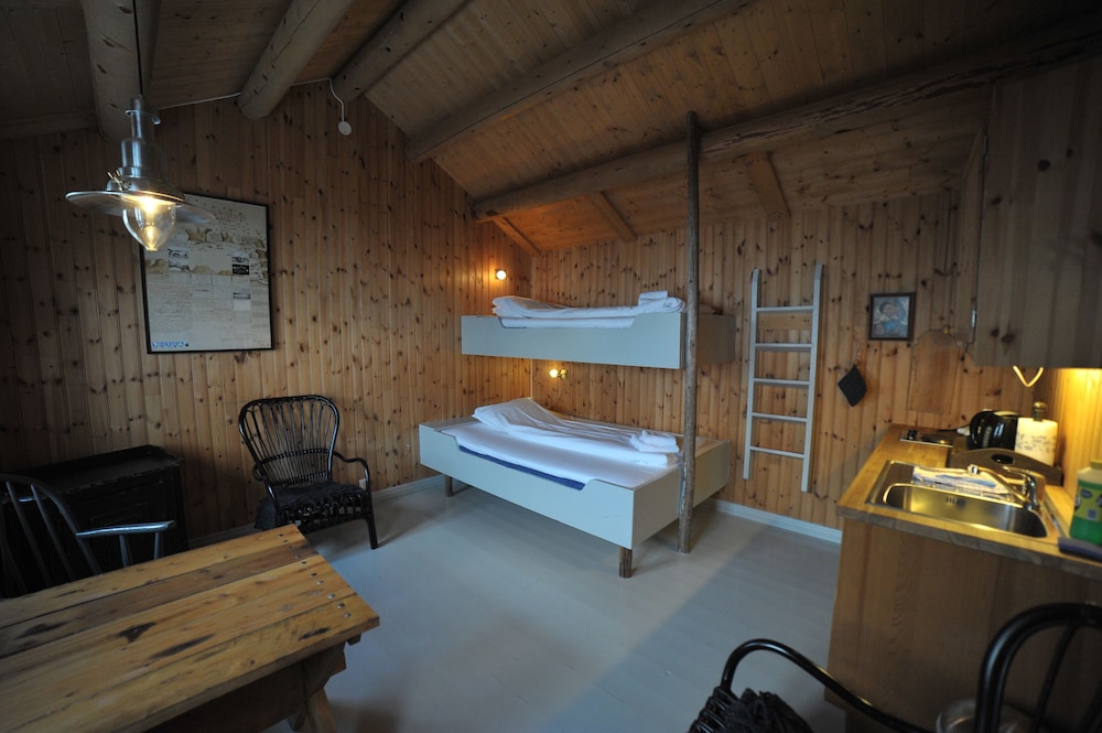 1-bedroom Comfort rorbu cabin photo 3