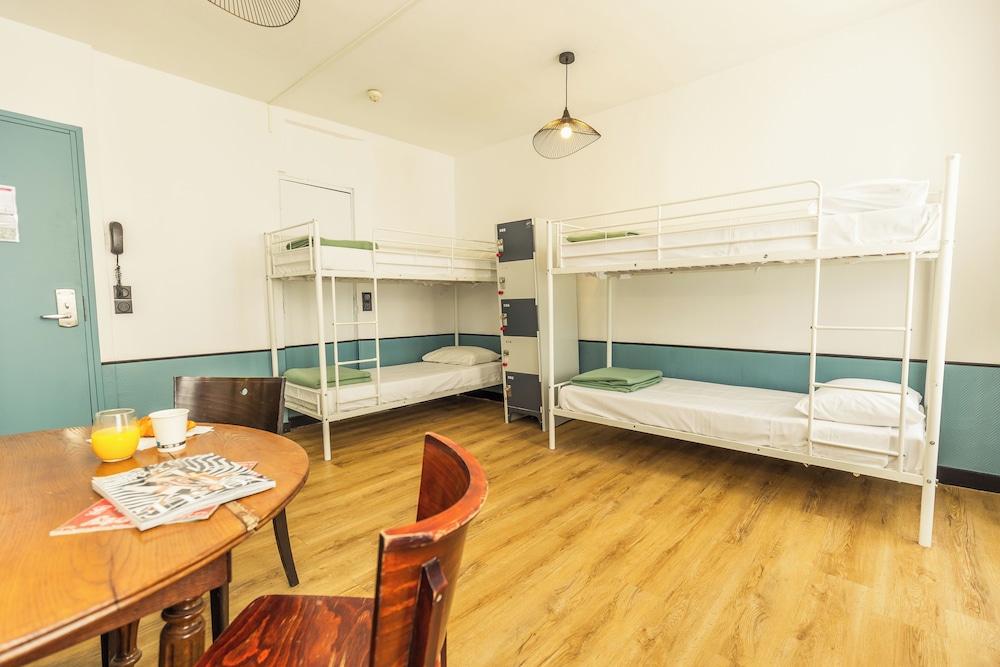 Bed in 4 Bed Female dormitory, shared bathroom photo 2