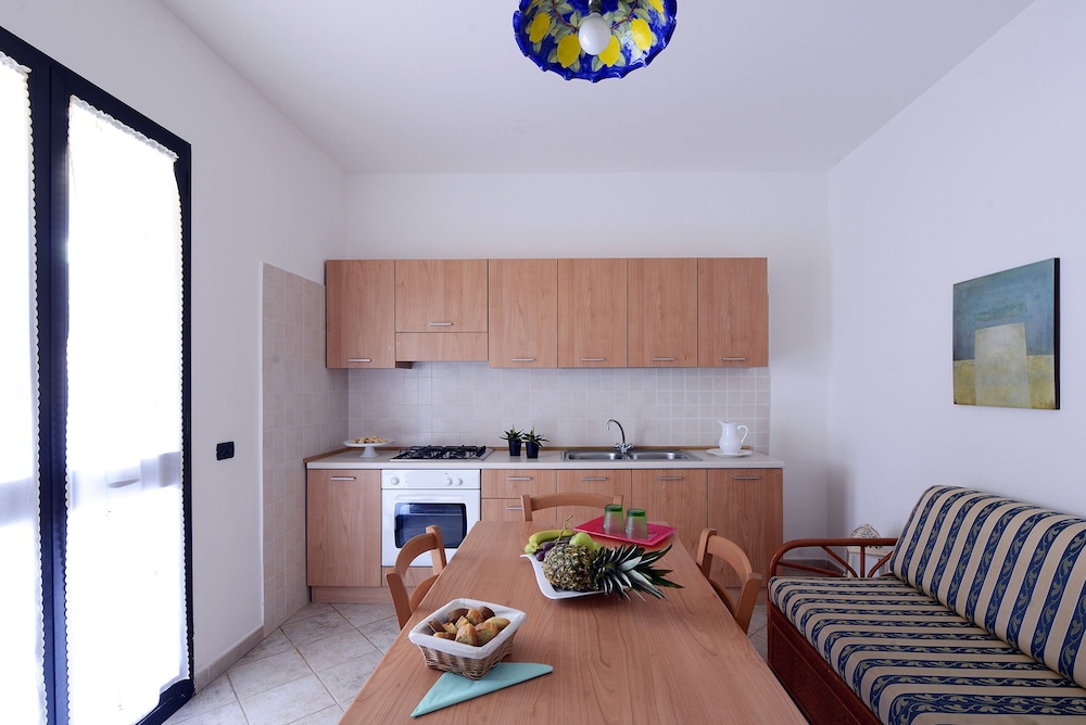 Basic Condo photo 2