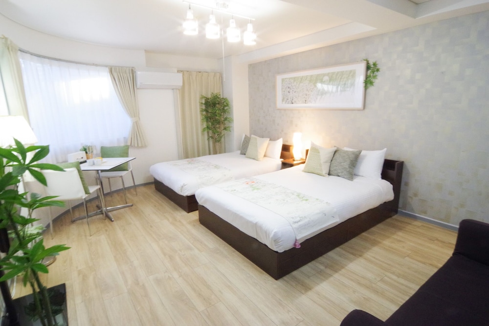 Room (402)