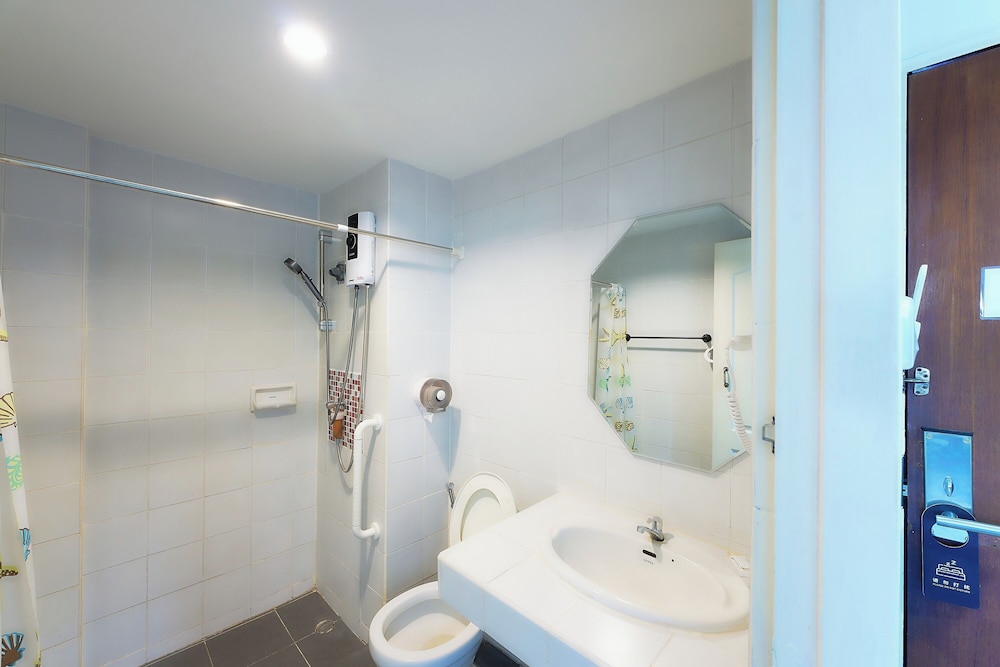 Standard Double Room - Photo 8