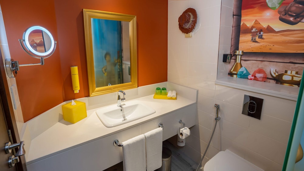 Adventure Themed Room with park access photo 2