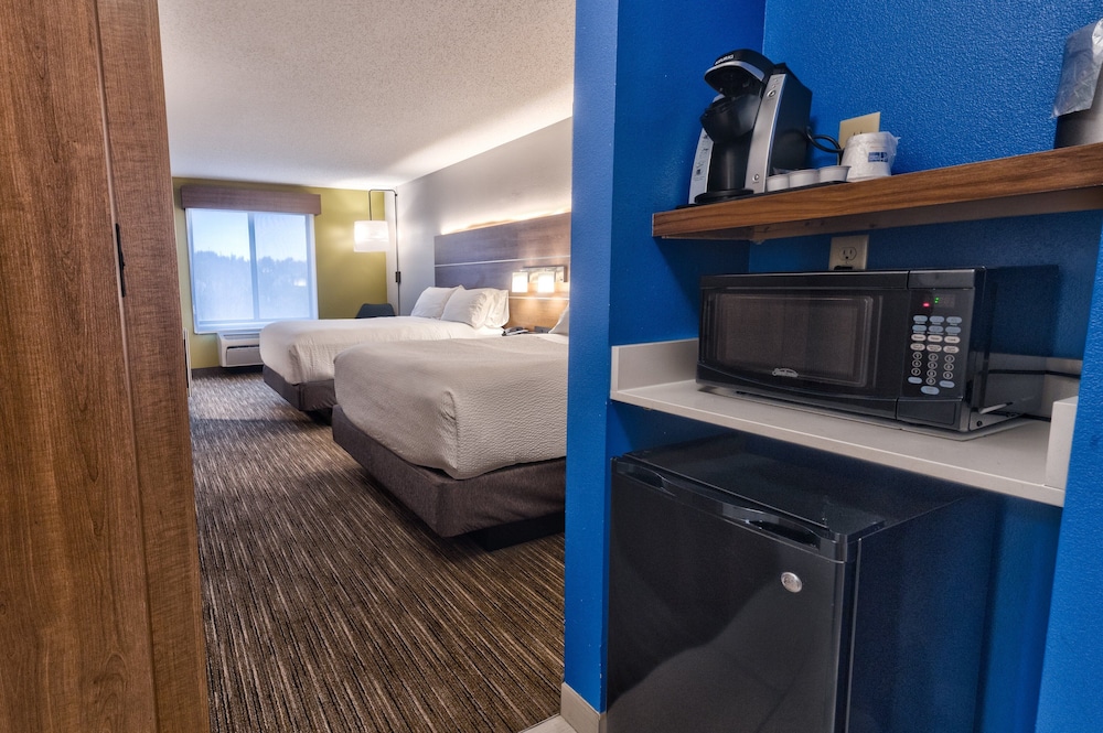 Standard Room, 2 Queen Beds - Photo 6