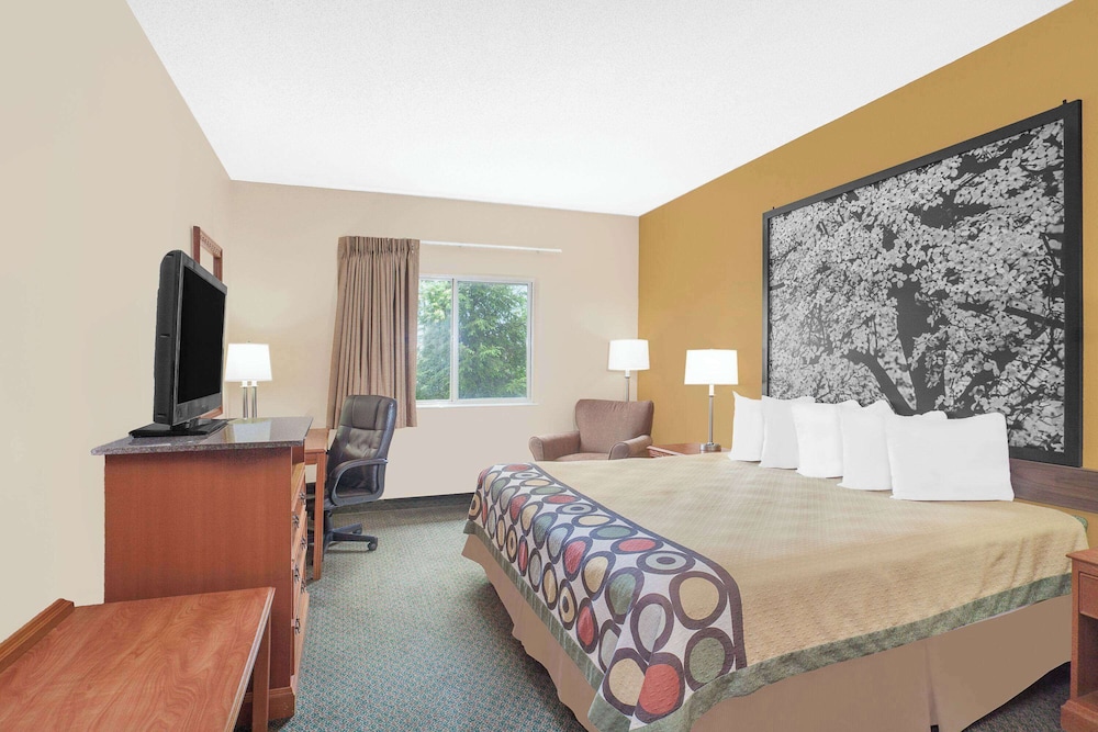 Standard Room, 1 King Bed, Accessible - Photo 1